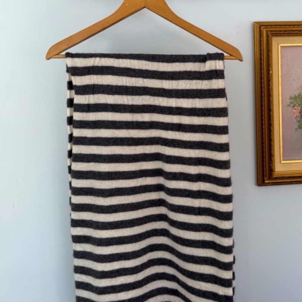 Club Monaco 100% cashmere striped scarf